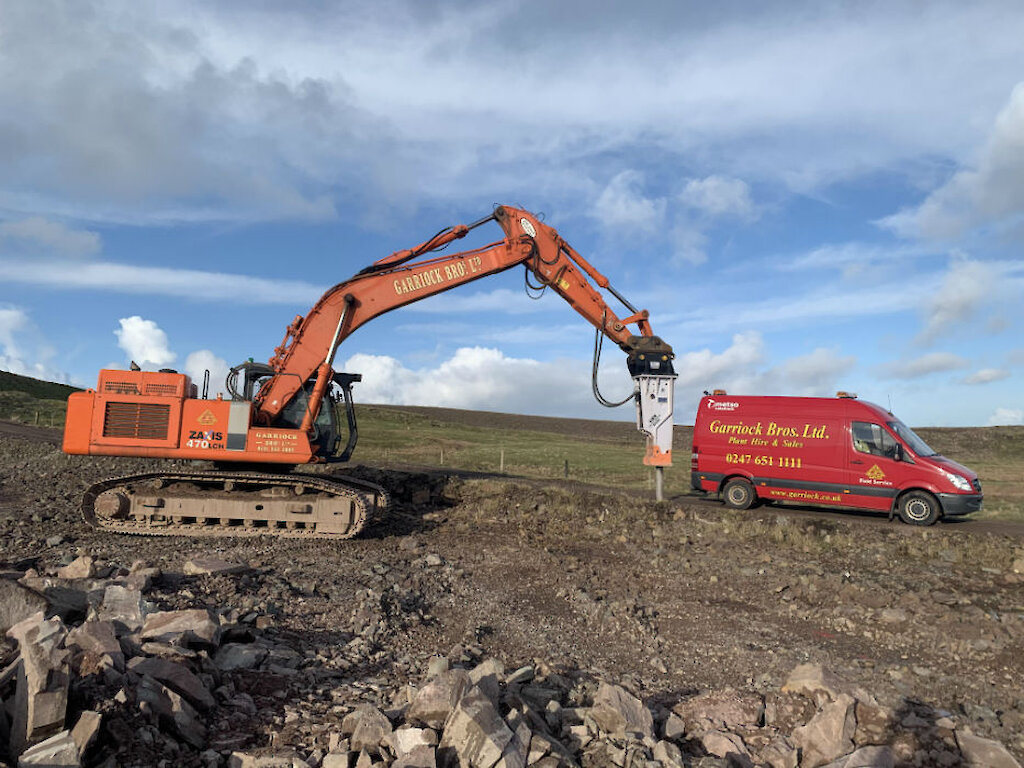 NEW ROCK BREAKER FOR HITACHI ZX470 ARRIVED AT OUR BRINDISTER 